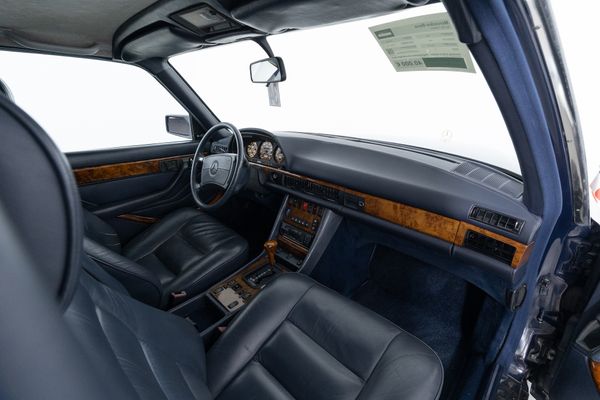 Mercedes-Benz 560 SEL Pullmann