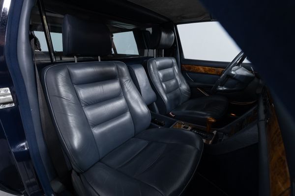 Mercedes-Benz 560 SEL Pullmann