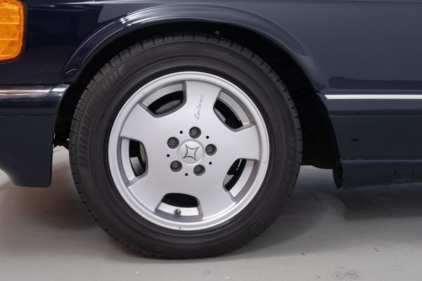 Mercedes-Benz 560 SEL Pullmann