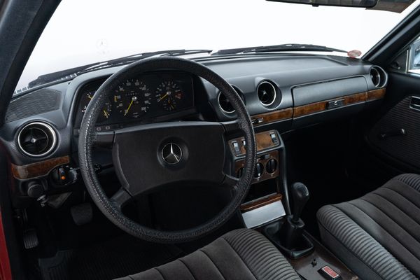 Mercedes-Benz 230 C (C 123)