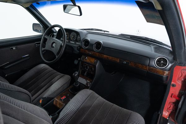 Mercedes-Benz 230 C (C 123)