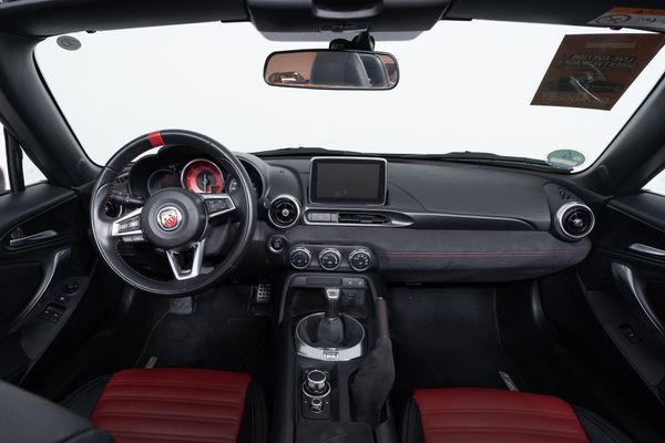 Abarth 124 Spider