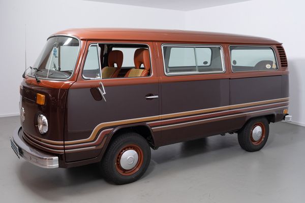 Volkswagen T2b Champagne Edition