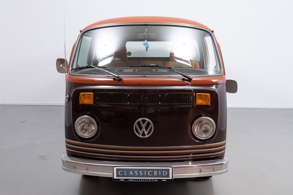 Volkswagen T2b Champagne Edition