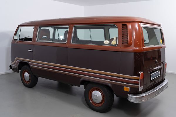 Volkswagen T2b Champagne Edition