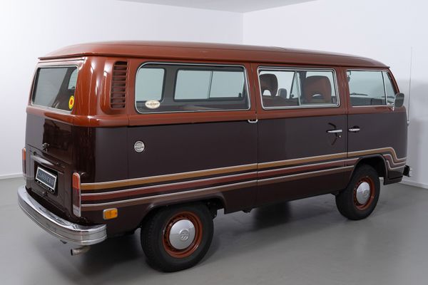 Volkswagen T2b Champagne Edition