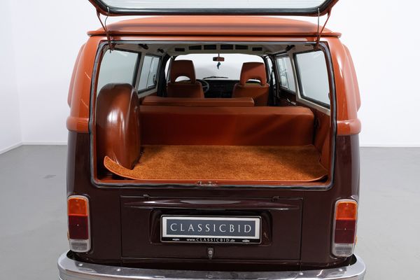 Volkswagen T2b Champagne Edition