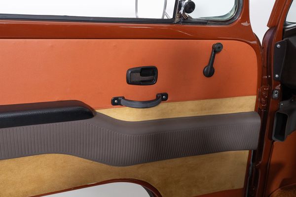 Volkswagen T2b Champagne Edition