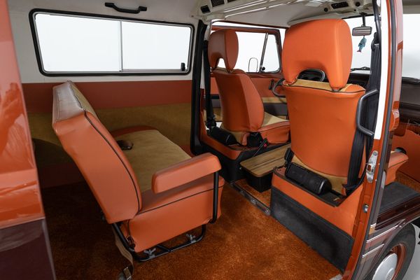 Volkswagen T2b Champagne Edition
