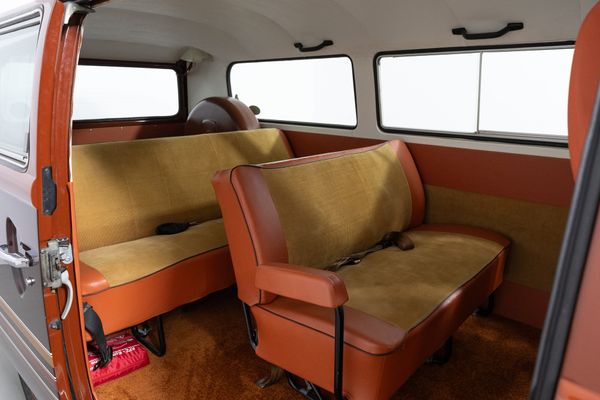 Volkswagen T2b Champagne Edition