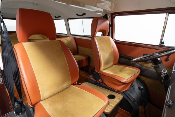 Volkswagen T2b Champagne Edition
