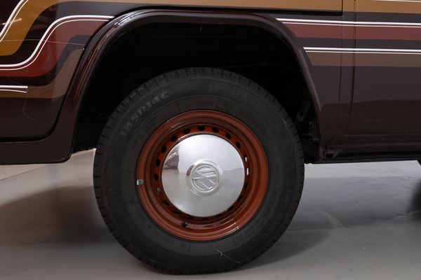 Volkswagen T2b Champagne Edition