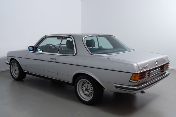 Mercedes-Benz 230 C (C 123)