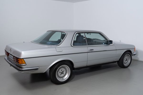Mercedes-Benz 230 C (C 123)