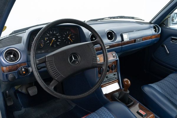 Mercedes-Benz 230 C (C 123)