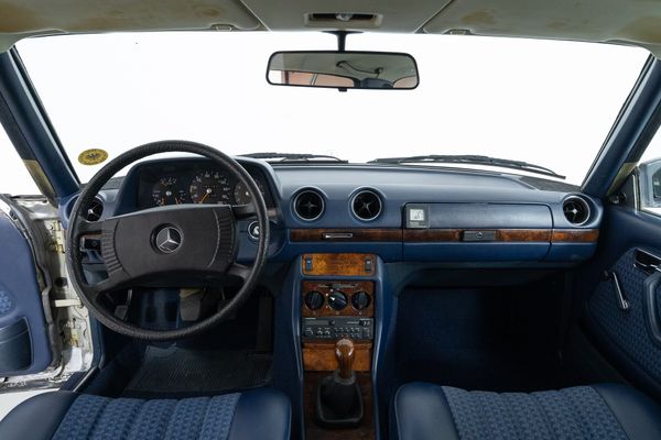 Mercedes-Benz 230 C (C 123)