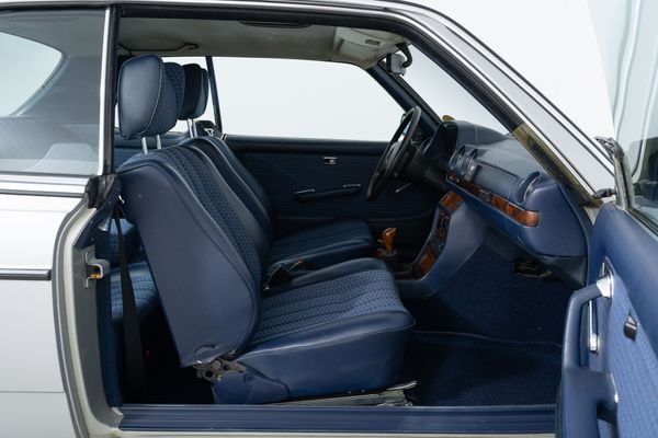 Mercedes-Benz 230 C (C 123)