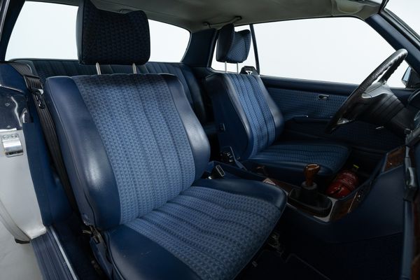 Mercedes-Benz 230 C (C 123)